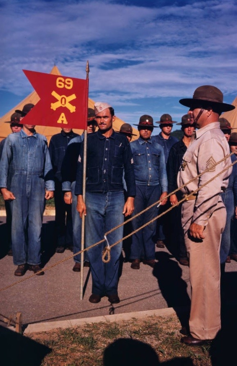 Unique photos of the 1940s in color codes. Unique photos of the 1940s in color codes.