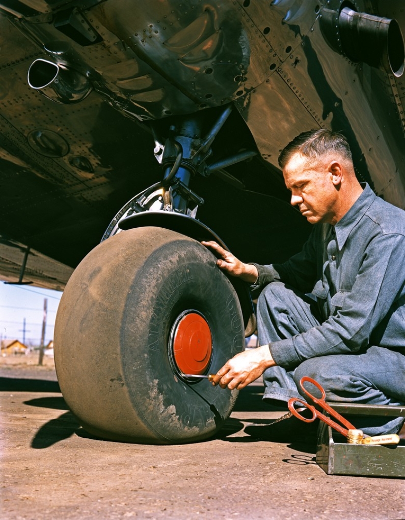 Unique photos of the 1940s in color codes. Unique photos of the 1940s in color codes.