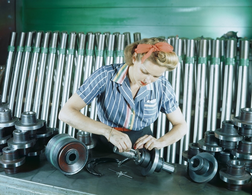 Unique photos of the 1940s in color codes. Unique photos of the 1940s in color codes.