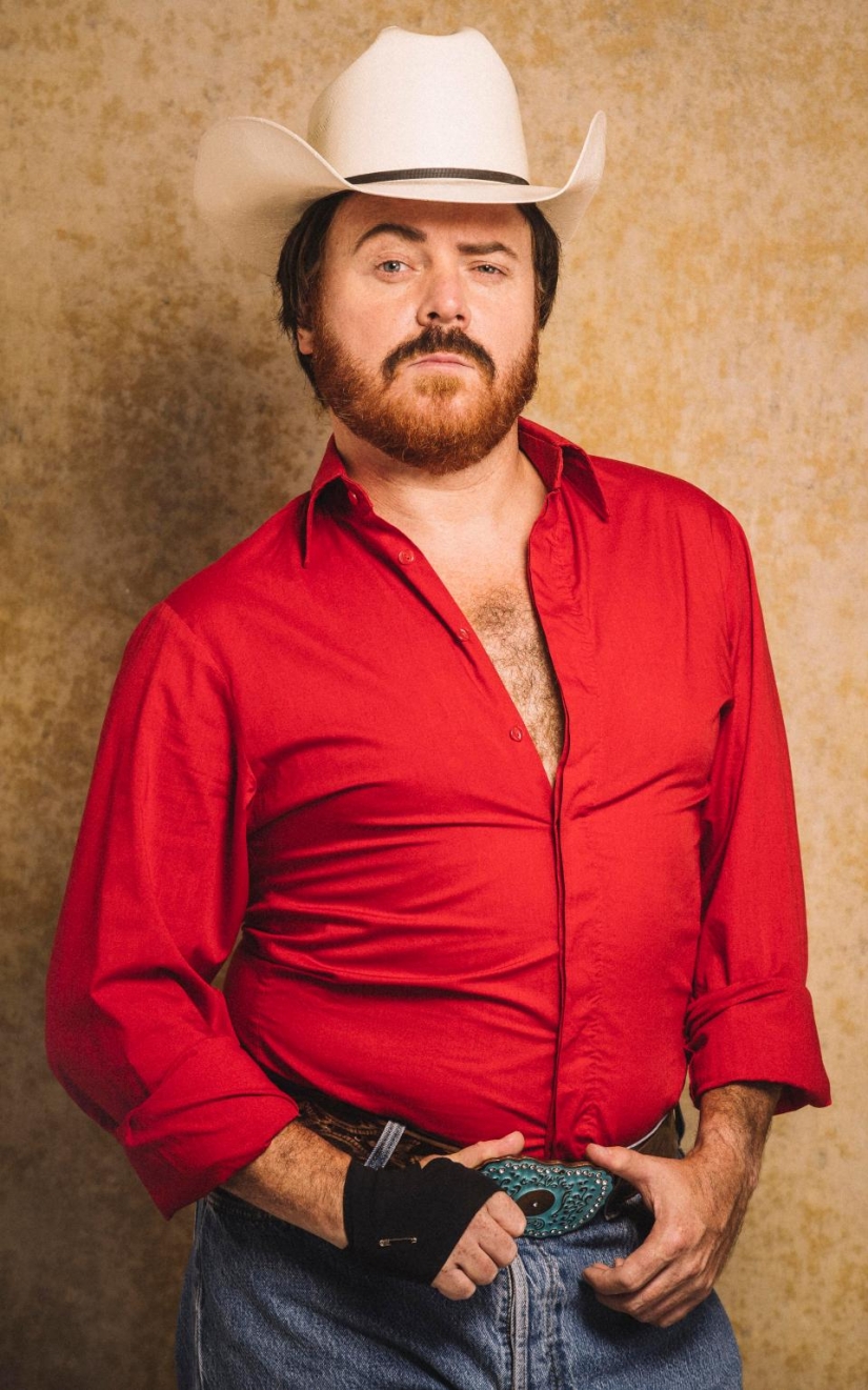 Usabr está en camino! ¿Puedes reconocer estos famosos bigotes?