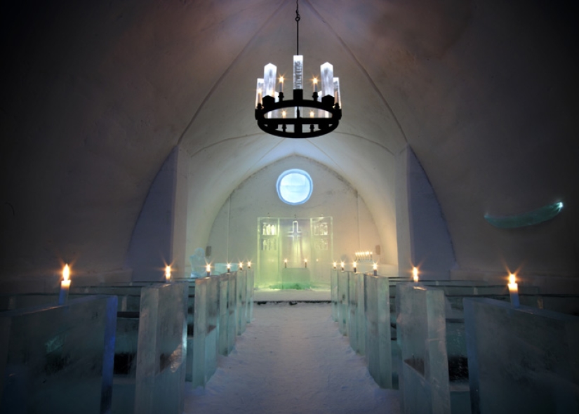 Vacaciones heladas. Incluso los vasos están hechos de hielo en un hotel sueco Vacaciones heladas. Incluso los vasos están hechos de hielo en un hotel sueco