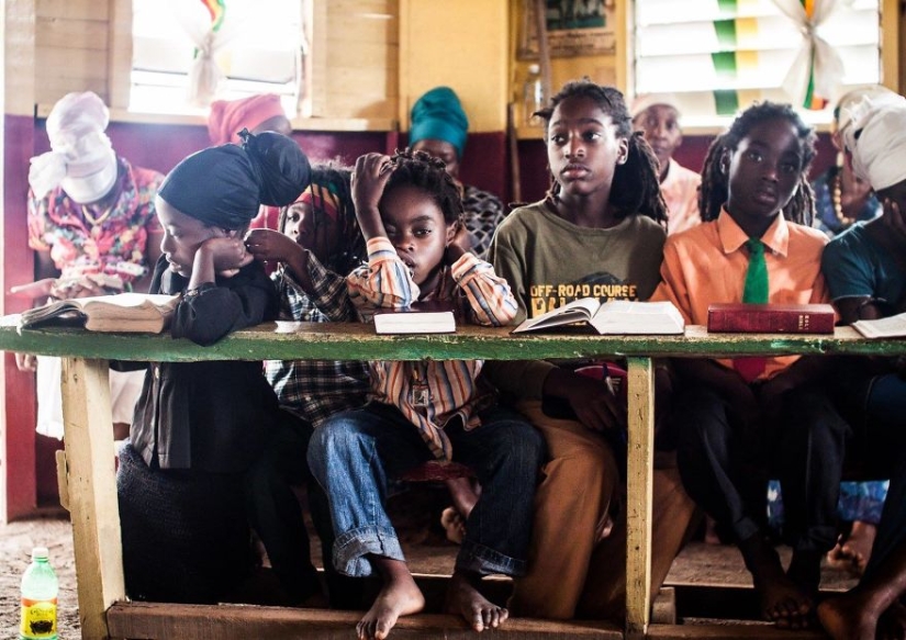 Vagabundos japoneses, satanistas y raperos: fotógrafo documenta la vida de subculturas en todo el mundo Vagabundos japoneses, satanistas y raperos: fotógrafo documenta la vida de subculturas en todo el mundo