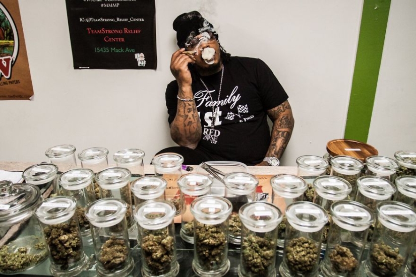 Vagabundos japoneses, satanistas y raperos: fotógrafo documenta la vida de subculturas en todo el mundo Vagabundos japoneses, satanistas y raperos: fotógrafo documenta la vida de subculturas en todo el mundo