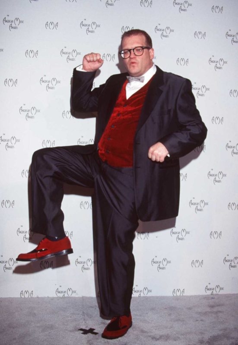 Velvet, furs and gangsta-style: the style of the stars from the red carpet of the American Music Awards in 1998 Velvet, furs and gangsta-style: the style of the stars from the red carpet of the American Music Awards in 1998