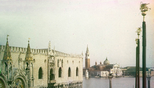 Venecia de preguerra en fotografías a color de Bernard Eilers