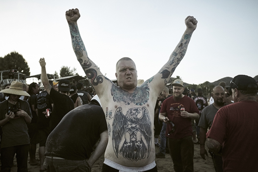 Viaje de fotógrafo con ciclistas en el "Camino del Diablo"