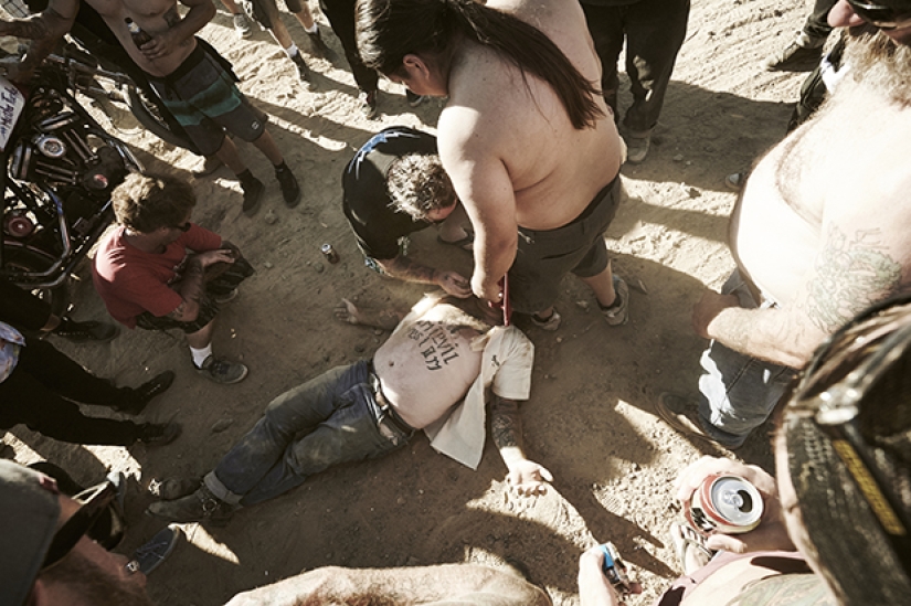 Viaje de fotógrafo con ciclistas en el "Camino del Diablo"