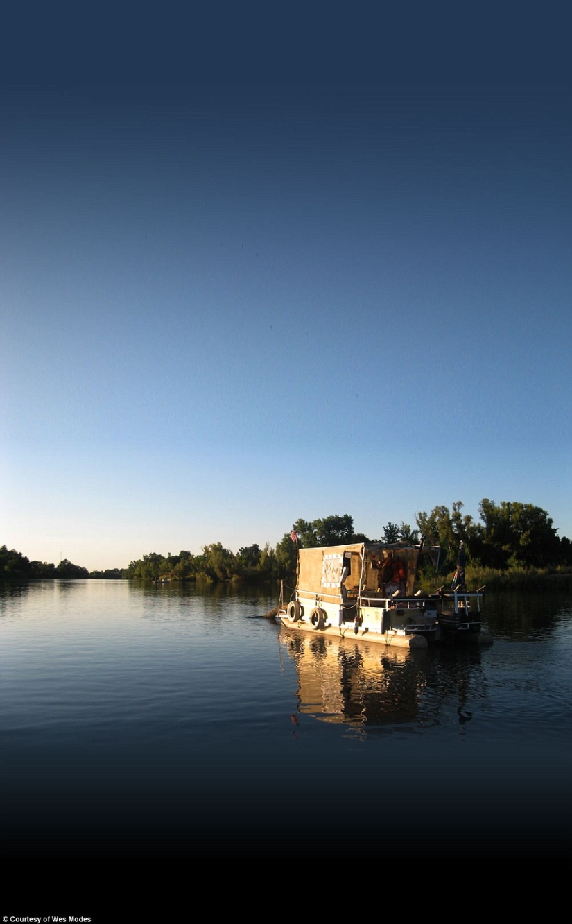 Viaje en casa flotante Viaje en casa flotante