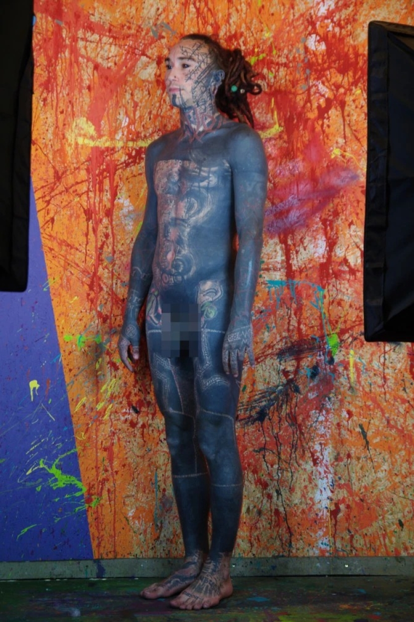 Victim of self-expression: Tattoo-addicted guy cut off his fingers for an impressive image Victim of self-expression: Tattoo-addicted guy cut off his fingers for an impressive image