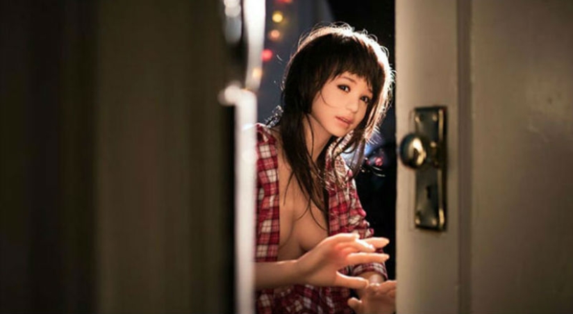 Vida feliz de un fotógrafo coreano con una muñeca sexual