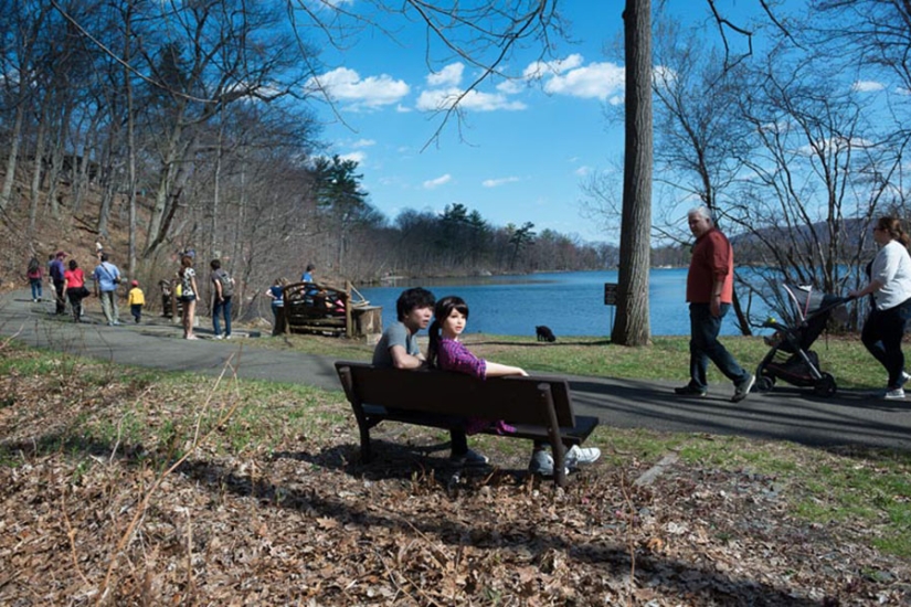 Vida feliz de un fotógrafo coreano con una muñeca sexual