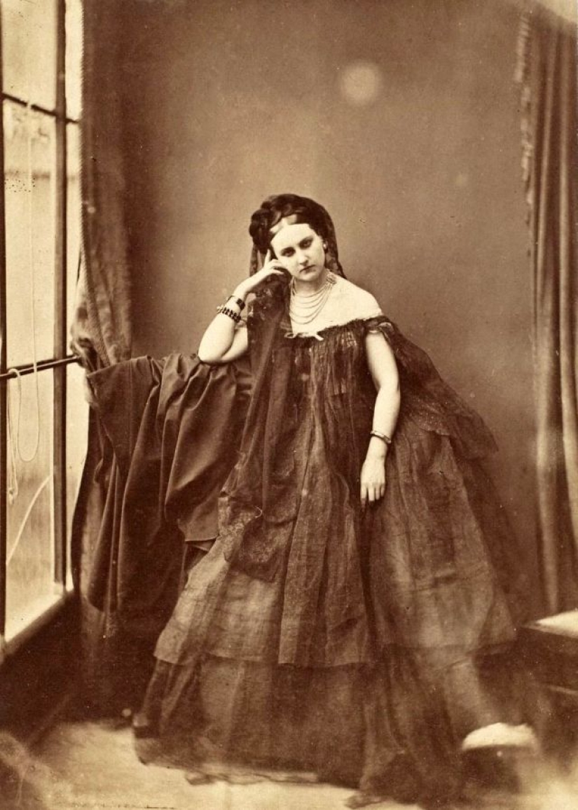 Virginia Oldoini — Countess, mistress of the Emperor and the first model of the XIX century Virginia Oldoini — Countess, mistress of the Emperor and the first model of the XIX century