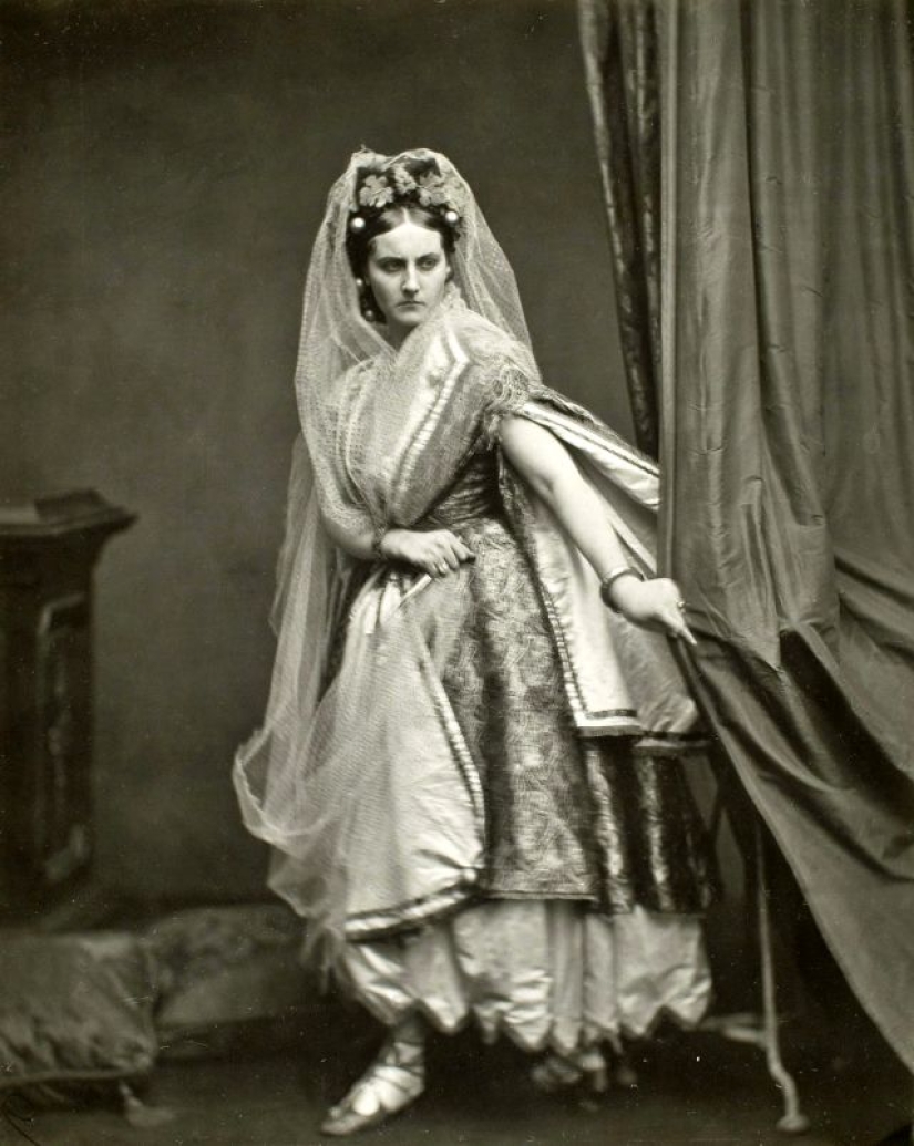 Virginia Oldoini — Countess, mistress of the Emperor and the first model of the XIX century Virginia Oldoini — Countess, mistress of the Emperor and the first model of the XIX century