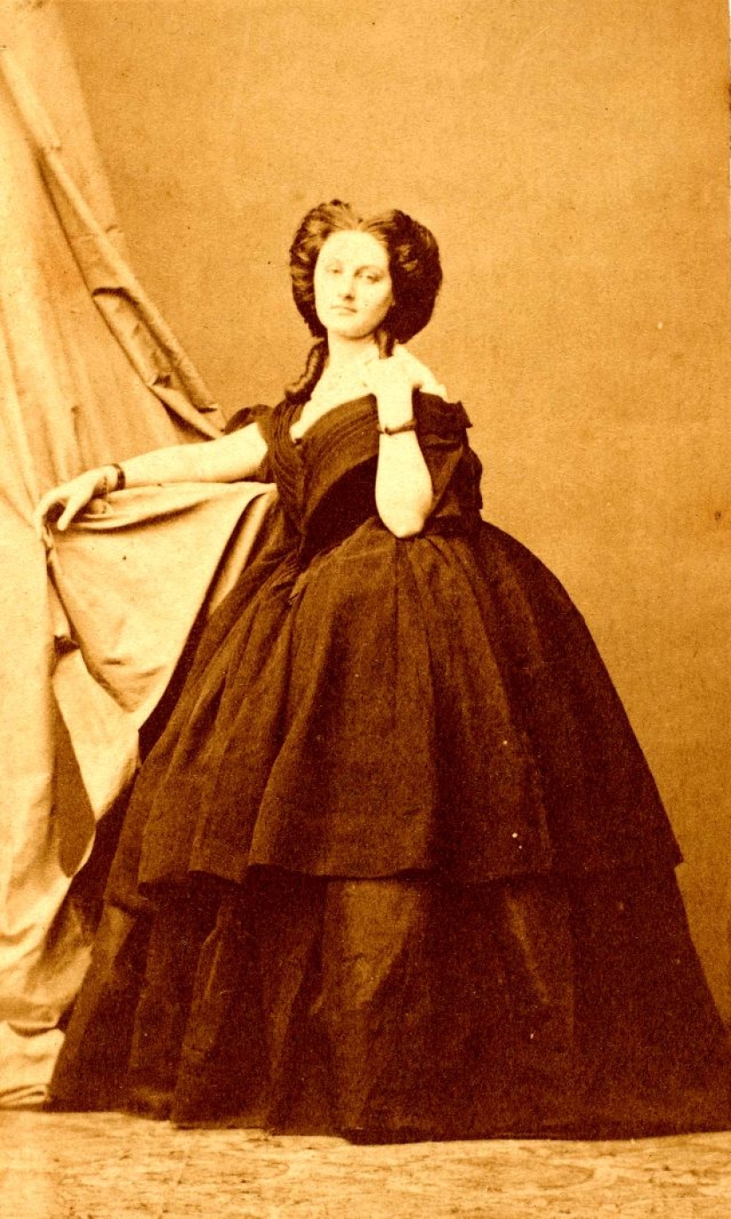 Virginia Oldoini — Countess, mistress of the Emperor and the first model of the XIX century Virginia Oldoini — Countess, mistress of the Emperor and the first model of the XIX century