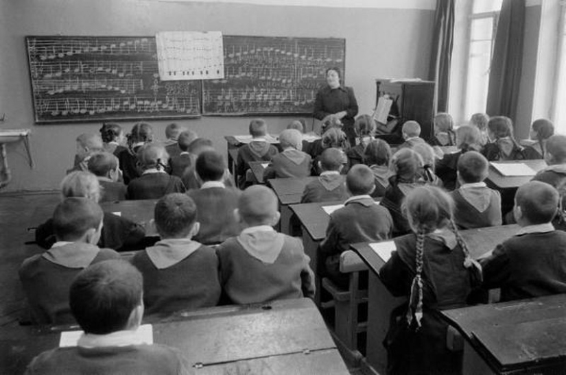 Visiting a Soviet family: a report by an American photojournalist