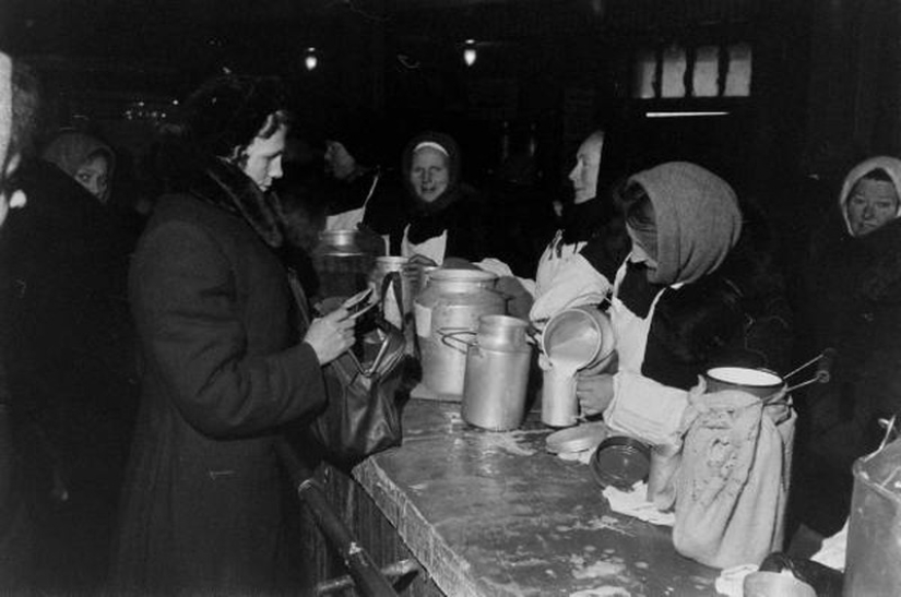 Visiting a Soviet family: a report by an American photojournalist