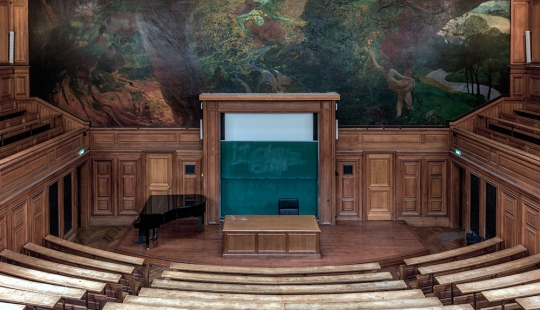 "Voltaire, did you stick gum on?": in what conditions do the Sorbonne cleaners work