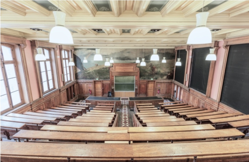 "Voltaire, did you stick gum on?": in what conditions do the Sorbonne cleaners work