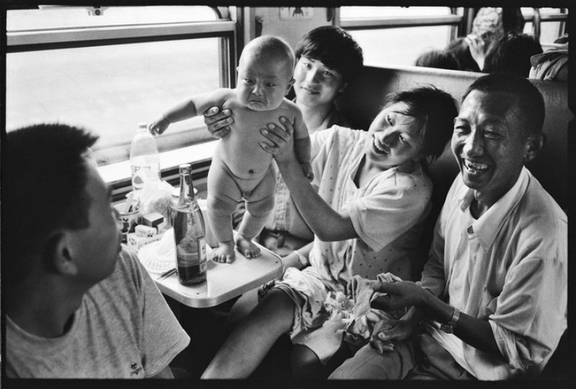 Wang Fuchun and his famous photo series "The Chinese on the train"