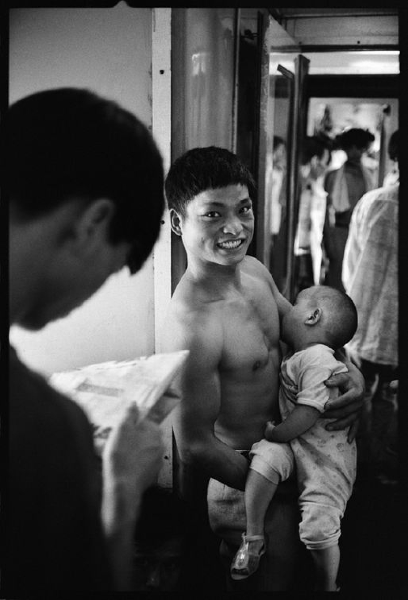 Wang Fuchun and his famous photo series "The Chinese on the train"