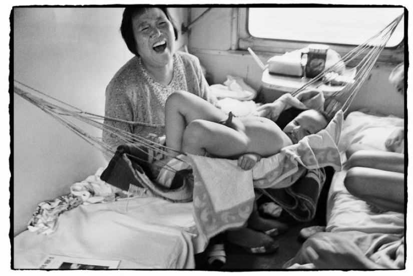 Wang Fuchun and his famous photo series "The Chinese on the train"