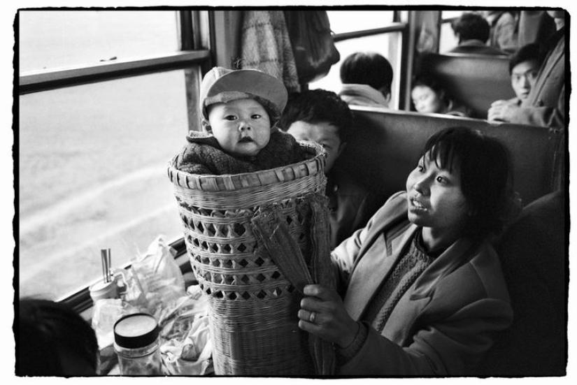 Wang Fuchun and his famous photo series "The Chinese on the train"