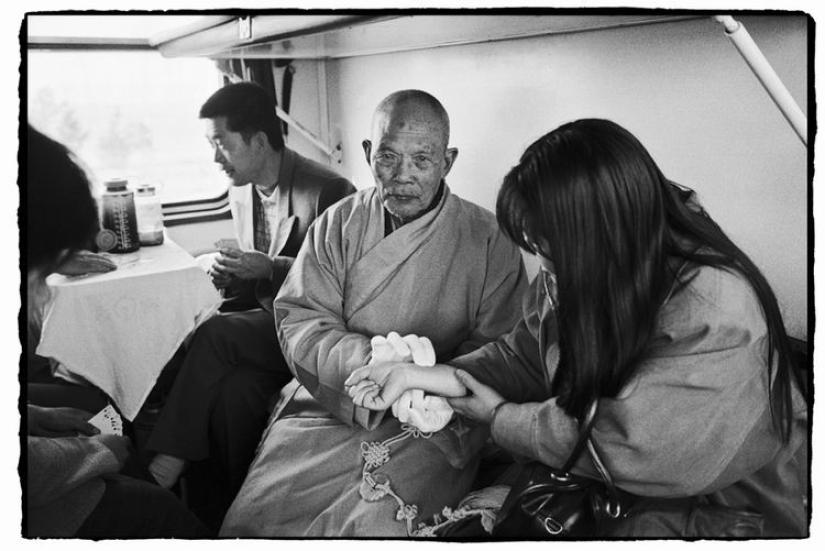 Wang Fuchun and his famous photo series "The Chinese on the train"