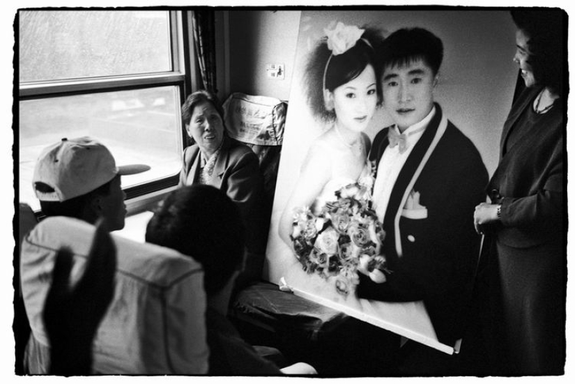 Wang Fuchun and his famous photo series "The Chinese on the train"