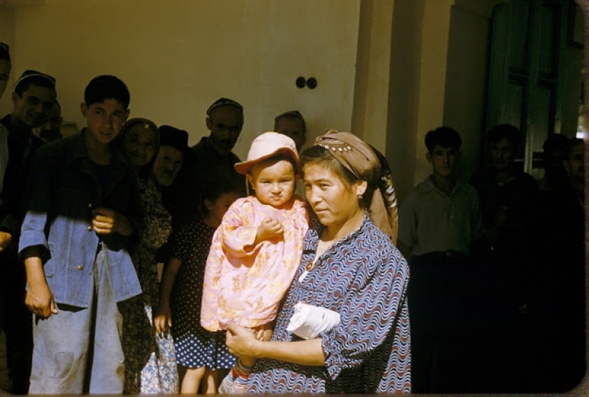 Warm and colorful pictures of everyday life in Uzbekistan in 1956
