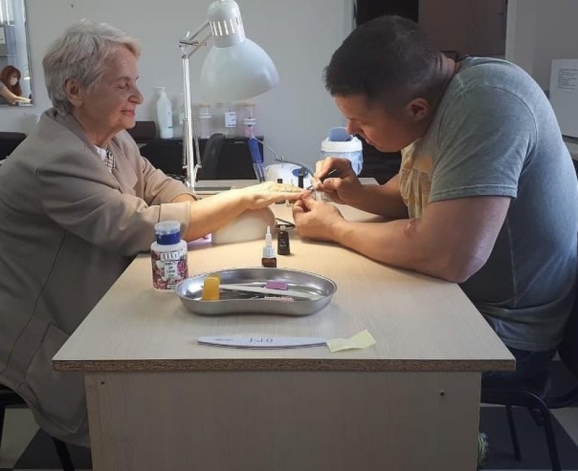 "We are signing up for special training!" A former special forces soldier from Krasnodar became a manicure master "We are signing up for special training!" A former special forces soldier from Krasnodar became a manicure master