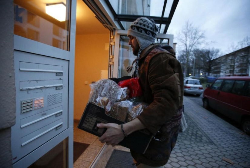 We feed from the garbage, and you?