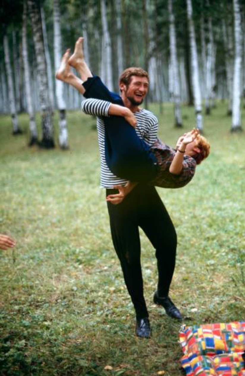 We give over the plan: Soviet youth of the 60s We give over the plan: Soviet youth of the 60s