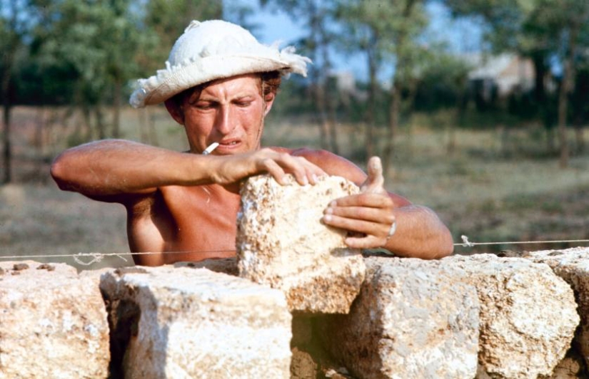 We give over the plan: Soviet youth of the 60s We give over the plan: Soviet youth of the 60s