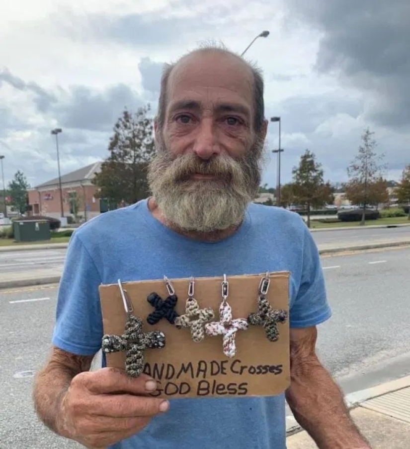 Welcome back: the homeless man gave his last money to help a stranger, and received a generous reward