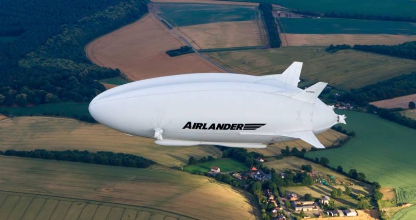 Well-forgotten old: Spaniards replace airliners with airships