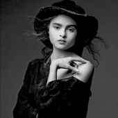 What 6 celebrities looked like who didn't live up to Hollywood beauty standards when they were young