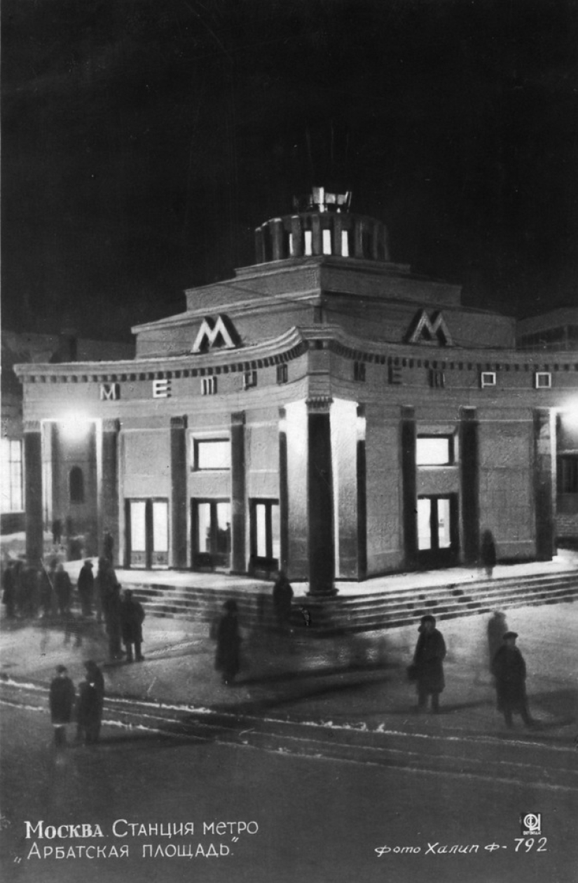 What did the first stations of the Moscow metro look like in the year of their opening