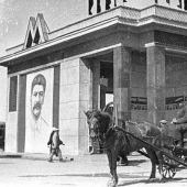 What did the first stations of the Moscow metro look like in the year of their opening