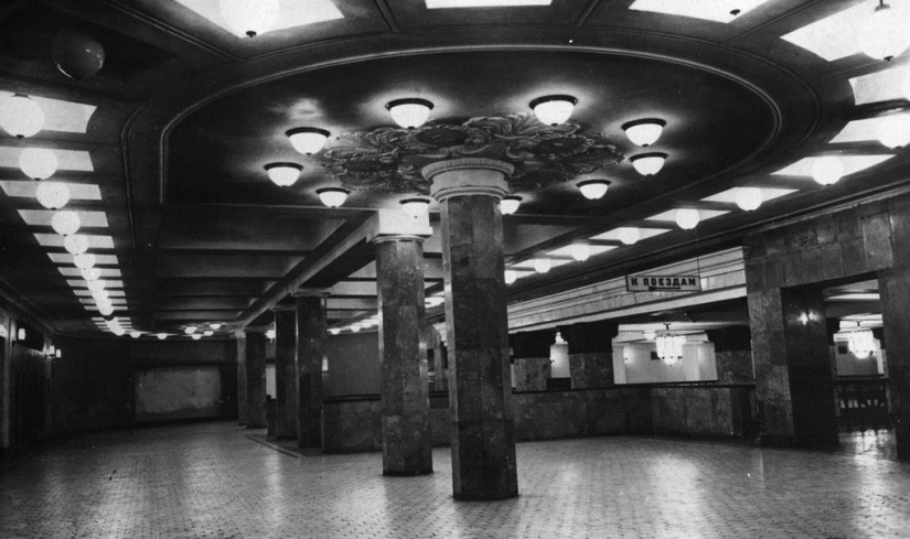 What did the first stations of the Moscow metro look like in the year of their opening