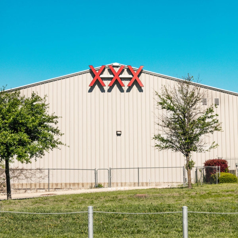 What do roadside strip clubs look like in the States