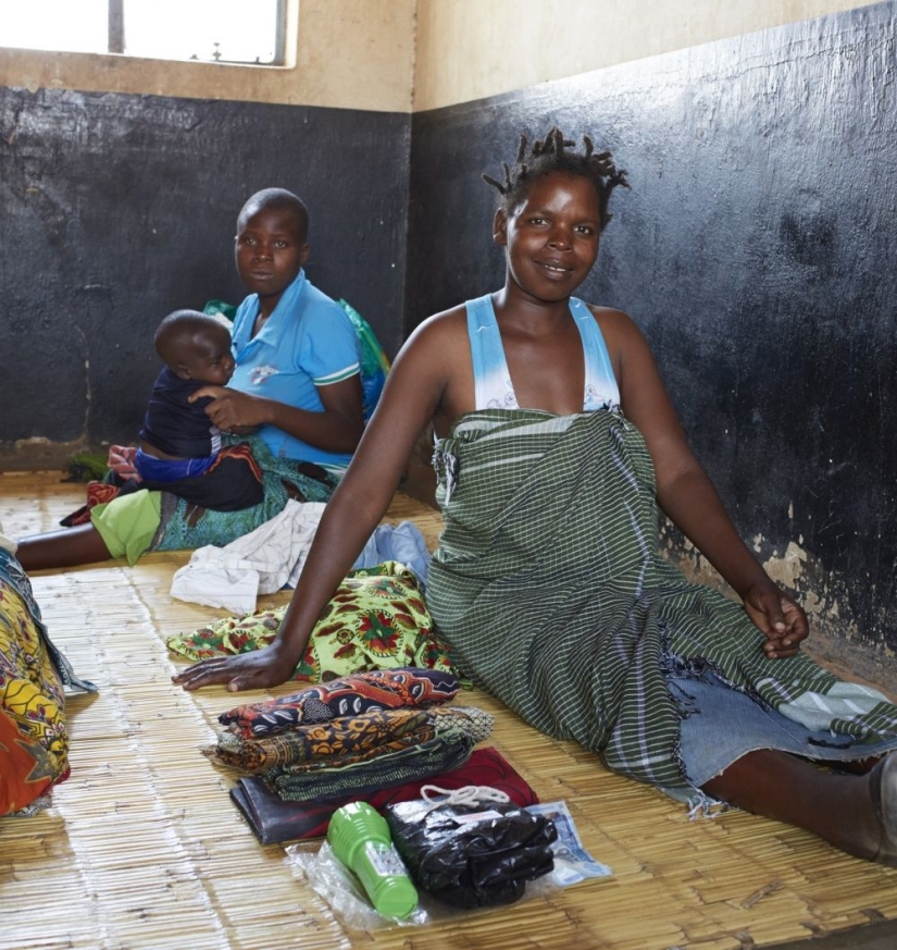 What do women from different countries of the world take with them to the maternity hospital