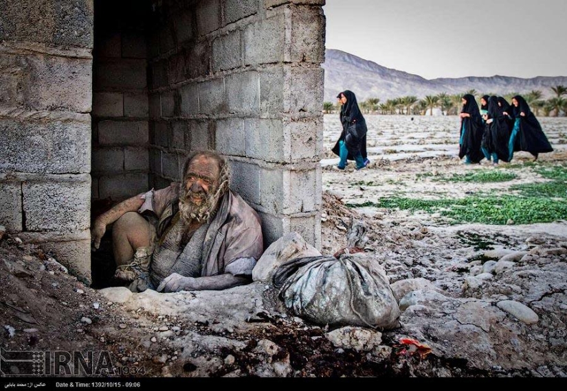 What does a person who has not washed for 60 years look like