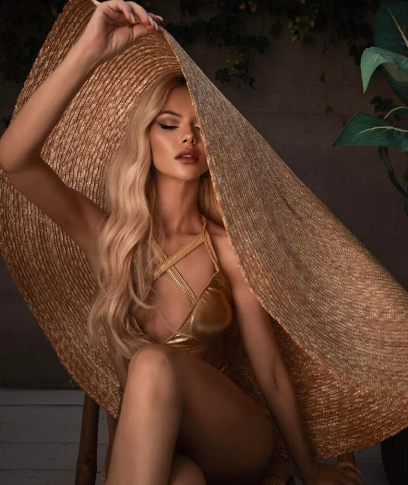 What does "Miss Ukraine Universe — 2022" look like, selected without a contest