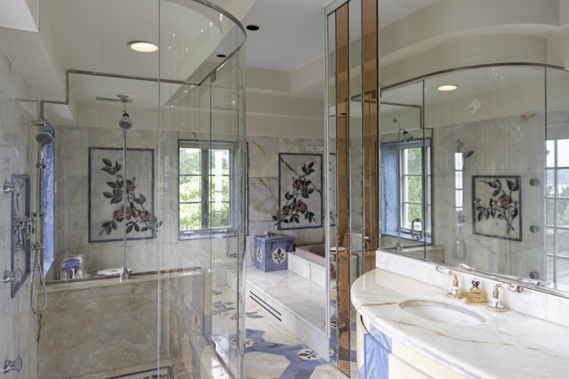 What does the house of a billionaire who emigrated from the USSR look like, worth $ 85 million What does the house of a billionaire who emigrated from the USSR look like, worth $ 85 million