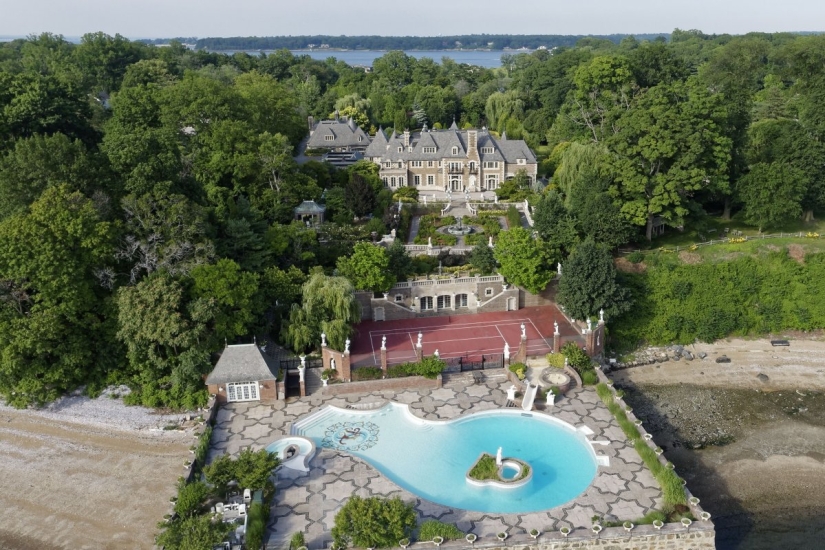 What does the house of a billionaire who emigrated from the USSR look like, worth $ 85 million What does the house of a billionaire who emigrated from the USSR look like, worth $ 85 million