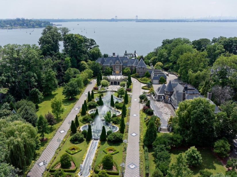 What does the house of a billionaire who emigrated from the USSR look like, worth $ 85 million What does the house of a billionaire who emigrated from the USSR look like, worth $ 85 million