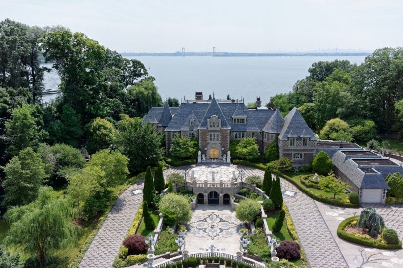 What does the house of a billionaire who emigrated from the USSR look like, worth $ 85 million What does the house of a billionaire who emigrated from the USSR look like, worth $ 85 million