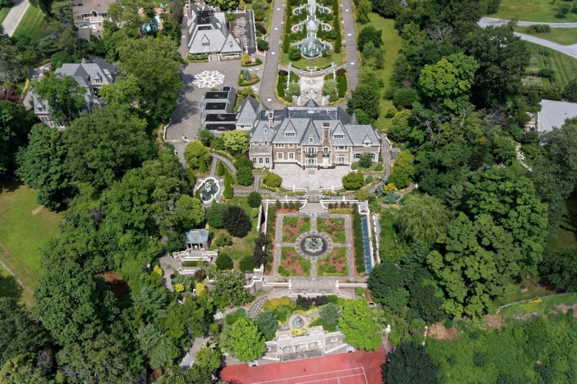 What does the house of a billionaire who emigrated from the USSR look like, worth $ 85 million What does the house of a billionaire who emigrated from the USSR look like, worth $ 85 million