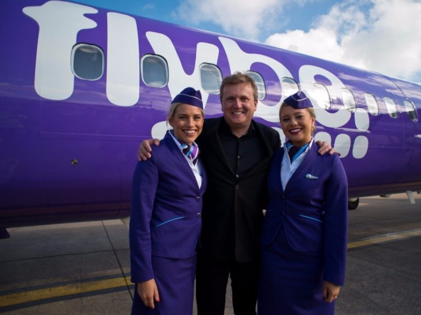 What does the uniform of flight attendants look like in different airlines What does the uniform of flight attendants look like in different airlines