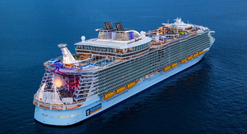 What does the world's largest cruise ship "Symphony of the Seas" look like What does the world's largest cruise ship "Symphony of the Seas" look like